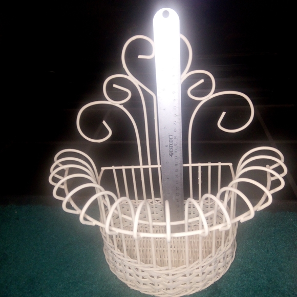 White Wrought Iron Wall Hangers - Picture 4 of 12